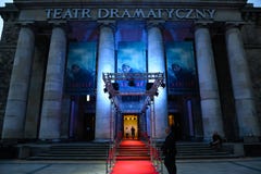 Varsovie/Pologne - 04 23 2018 : Entrée de tapis rouge au gala dans le théâtre de drame Première de film du monde de ` de Sobibor photos stock Varsovie/Pologne - 04 23 2018 : Entrée de tapis rouge au gala dans le théâtre de drame Première de film du monde de ` de Sobibor photos stock