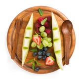 Vassoio di una frutta fresca assortita, vista superiore fotografia stock libera da diritti Vassoio di una frutta fresca assortita, vista superiore fotografia stock libera da diritti
