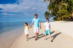 Vater und Kinder am Swimmingpool lizenzfreie stockbilder Vater und Kinder am Swimmingpool lizenzfreie stockbilder