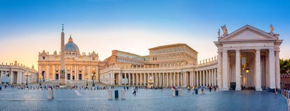 vatican Italy Panorama do quadrado de St Peter no por do sol fotos de stock royalty free vatican Italy Panorama do quadrado de St Peter no por do sol fotos de stock royalty free