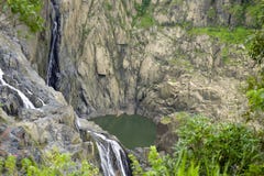 Vattenfall på Barron Gorge i den tropiska rainforesten, Australien royaltyfri fotografi Vattenfall på Barron Gorge i den tropiska rainforesten, Australien royaltyfri fotografi