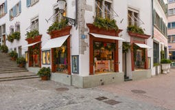 Vecchia città della città di Zurigo nella stagione di arrivo immagine stock libera da diritti Vecchia città della città di Zurigo nella stagione di arrivo immagine stock libera da diritti