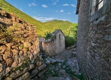Vecchia città di Gornja Lastva vicino a Teodo, Montenegro fotografie stock Vecchia città di Gornja Lastva vicino a Teodo, Montenegro fotografie stock