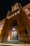 Vecchia costruzione di stadthaus a Berlino Germania alla notte immagini stock libere da diritti Vecchia costruzione di stadthaus a Berlino Germania alla notte immagini stock libere da diritti