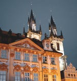 Vecchia piazza a Praga fotografie stock libere da diritti Vecchia piazza a Praga fotografie stock libere da diritti