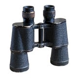 Vecchio binocolo di campo dell'esercito Isolato su bianco immagini stock Vecchio binocolo di campo dell'esercito Isolato su bianco immagini stock