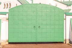 Vecchio portone di verde del ferro fotografia stock libera da diritti Vecchio portone di verde del ferro fotografia stock libera da diritti