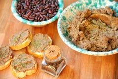 Vegan, здоровая еда: pate красных фасолей для здорового обеда стоковые изображения rf Vegan, здоровая еда: pate красных фасолей для здорового обеда стоковые изображения rf