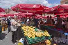 Vegetabels y mercado de las frutas en Zagreb, Croacia fotos de archivo libres de regalías Vegetabels y mercado de las frutas en Zagreb, Croacia fotos de archivo libres de regalías