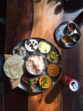 Vegetarier Thali - indische Nahrung lizenzfreie stockfotografie Vegetarier Thali - indische Nahrung lizenzfreie stockfotografie