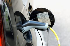 Veicolo con un motore elettrico Automobile di Eco fotografia stock libera da diritti Veicolo con un motore elettrico Automobile di Eco fotografia stock libera da diritti