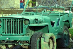 Veicolo militare antico, fuori dal tipo della strada fotografie stock libere da diritti Veicolo militare antico, fuori dal tipo della strada fotografie stock libere da diritti