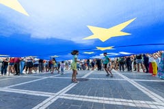  velho Romania do centro de cidade do â de Brasov Os Romanians de no exterior protestam contra o gover imagens de stock  velho Romania do centro de cidade do â de Brasov Os Romanians de no exterior protestam contra o gover imagens de stock