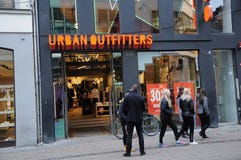 vendita a ribasso di 30% al deposito urbano del oufitter fotografia stock vendita a ribasso di 30% al deposito urbano del oufitter fotografia stock