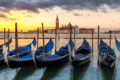 Venedig gondoler på soluppgång på den San Marco fyrkanten arkivbild Venedig gondoler på soluppgång på den San Marco fyrkanten arkivbild