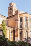 VENEDIG ITALIEN - OKTOBER 27, 2016: Detalj av basilikadeien Santi Giovanni e Paolo, en av de största kyrkorna i staden med royaltyfri foto VENEDIG ITALIEN - OKTOBER 27, 2016: Detalj av basilikadeien Santi Giovanni e Paolo, en av de största kyrkorna i staden med royaltyfri foto