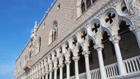 Venetië, Italië Het verbazende landschap bij het Paleis van de Doge bouwde Venetiaanse Gotische stijl in stock afbeelding Venetië, Italië Het verbazende landschap bij het Paleis van de Doge bouwde Venetiaanse Gotische stijl in stock afbeelding