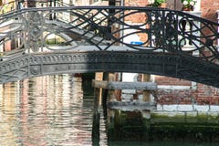 Venetië, oude smeedijzerbrug stock fotografie Venetië, oude smeedijzerbrug stock fotografie