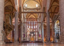 El vínculo de la edad (Lucca Cornaro) Venice-interior-basilica-di-san-giovanni-e-paolo-church-italy-march-39414738