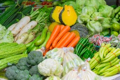 Venta de las verduras en el mercado en Tailandia fotografía de archivo Venta de las verduras en el mercado en Tailandia fotografía de archivo
