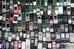 Vente de téléphone portable de caractéristique d'occasion pour la pièce de rechange photo libre de droits Vente de téléphone portable de caractéristique d'occasion pour la pièce de rechange photo libre de droits