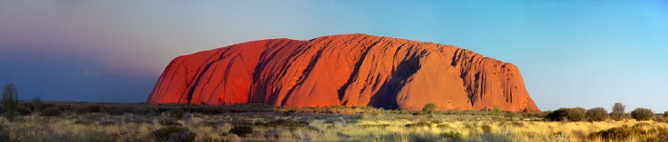 Veranderende Kleuren van Uluru royalty-vrije stock foto's Veranderende Kleuren van Uluru royalty-vrije stock foto's