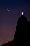 Verbazende mening van Corcovado-Berg bij Nacht royalty-vrije stock afbeeldingen Verbazende mening van Corcovado-Berg bij Nacht royalty-vrije stock afbeeldingen