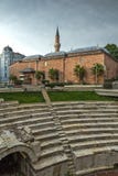 Verbazende zonsondergangmening van Dzhumaya-Moskee en Roman stadion in stad van Plovdiv, Bulgarije stock foto's Verbazende zonsondergangmening van Dzhumaya-Moskee en Roman stadion in stad van Plovdiv, Bulgarije stock foto's