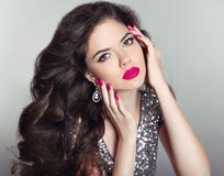 verfassung Schönes Mädchenporträt Langes Haar Brunettemode wom stockfotos verfassung Schönes Mädchenporträt Langes Haar Brunettemode wom stockfotos