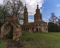 Verlaten geru?neerde Kerk in Rusland Kolentsydorp, Ryazan stock afbeelding Verlaten geru?neerde Kerk in Rusland Kolentsydorp, Ryazan stock afbeelding