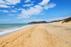 Verlaten gouden strand van Porto Santo die naar strand van P kijken royalty-vrije stock afbeeldingen Verlaten gouden strand van Porto Santo die naar strand van P kijken royalty-vrije stock afbeeldingen