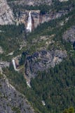 Vernal και πτώσεις της Νεβάδας σε Yosemite στοκ φωτογραφία με δικαίωμα ελεύθερης χρήσης Vernal και πτώσεις της Νεβάδας σε Yosemite στοκ φωτογραφία με δικαίωμα ελεύθερης χρήσης