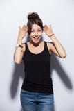 Verraste gelukkige mooie vrouw in opwinding Geïsoleerdj op witte achtergrond stock foto Verraste gelukkige mooie vrouw in opwinding Geïsoleerdj op witte achtergrond stock foto