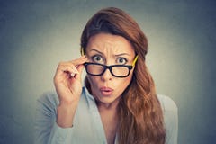 Verraste jonge vrouw stock afbeelding Verraste jonge vrouw stock afbeelding