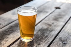 Verre de bière de métier photo stock Verre de bière de métier photo stock