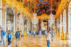 VERSALLES, FRANCIA - 2 DE JULIO DE 2016: Pasillo de los espejos (DES de Galerie imagen de archivo libre de regalías VERSALLES, FRANCIA - 2 DE JULIO DE 2016: Pasillo de los espejos (DES de Galerie imagen de archivo libre de regalías