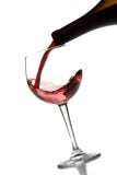 Versamento del vino rosso fotografia stock Versamento del vino rosso fotografia stock
