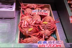 Verse krabben bij Tsukiji-vissenmarkt, Tokyo, Japan royalty-vrije stock afbeeldingen Verse krabben bij Tsukiji-vissenmarkt, Tokyo, Japan royalty-vrije stock afbeeldingen