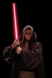 Vertikaler Schuss eines Kriegers mit Laser-Klinge stockfotos Vertikaler Schuss eines Kriegers mit Laser-Klinge stockfotos