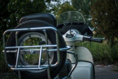 Vespa piaggio 125 px biel zdjęcie stock Vespa piaggio 125 px biel zdjęcie stock