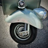 Vespa 125, 1949 - scooter italien iconique sur le sport mécanique rencontrant HBier, Gênes, Ligurie, Italie photo stock Vespa 125, 1949 - scooter italien iconique sur le sport mécanique rencontrant HBier, Gênes, Ligurie, Italie photo stock