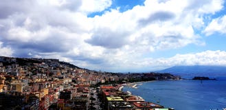 Vesuvius och himlen i molnen royaltyfri foto Vesuvius och himlen i molnen royaltyfri foto
