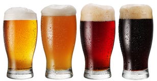 Vetri di birra su fondo bianco Vetri di birra su fondo bianco