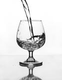 Vetro di vino con acqua fotografie stock libere da diritti Vetro di vino con acqua fotografie stock libere da diritti