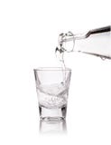 Vetro di vodka isolato su bianco Fotografia Stock Vetro di vodka isolato su bianco Fotografia Stock