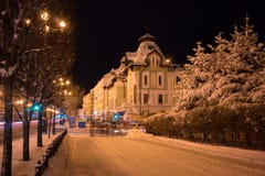 Via innevata di Muraviev-Amurskiy in Chabarovsk immagini stock libere da diritti Via innevata di Muraviev-Amurskiy in Chabarovsk immagini stock libere da diritti