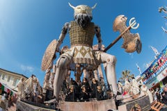 VIAREGGIO, ΙΤΑΛΙΑ - 17 Φεβρουαρίου 2013 - καρναβάλι παρουσιάζει παρέλαση στην πόλης οδό στοκ εικόνες VIAREGGIO, ΙΤΑΛΙΑ - 17 Φεβρουαρίου 2013 - καρναβάλι παρουσιάζει παρέλαση στην πόλης οδό στοκ εικόνες