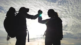 Victoire de concept de voyage d'affaires d'homme et de femme de travail d'?quipe Touristes homme d'?quipe et de serrer la main d' banque de vidéos Victoire de concept de voyage d'affaires d'homme et de femme de travail d'?quipe Touristes homme d'?quipe et de serrer la main d' banque de vidéos