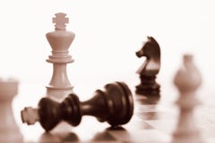 victoires de blanc de roi de jeu d'échecs photo stock victoires de blanc de roi de jeu d'échecs photo stock