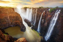 Victoria Falls в Замбии и Зимбабве стоковая фотография rf Victoria Falls в Замбии и Зимбабве стоковая фотография rf